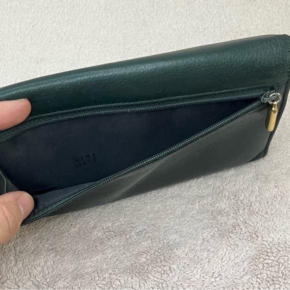 Vintage Nine West Genuine Leather Women’s Trifold Pocketbook Wallet-Dark Green - Picture 7 of 13